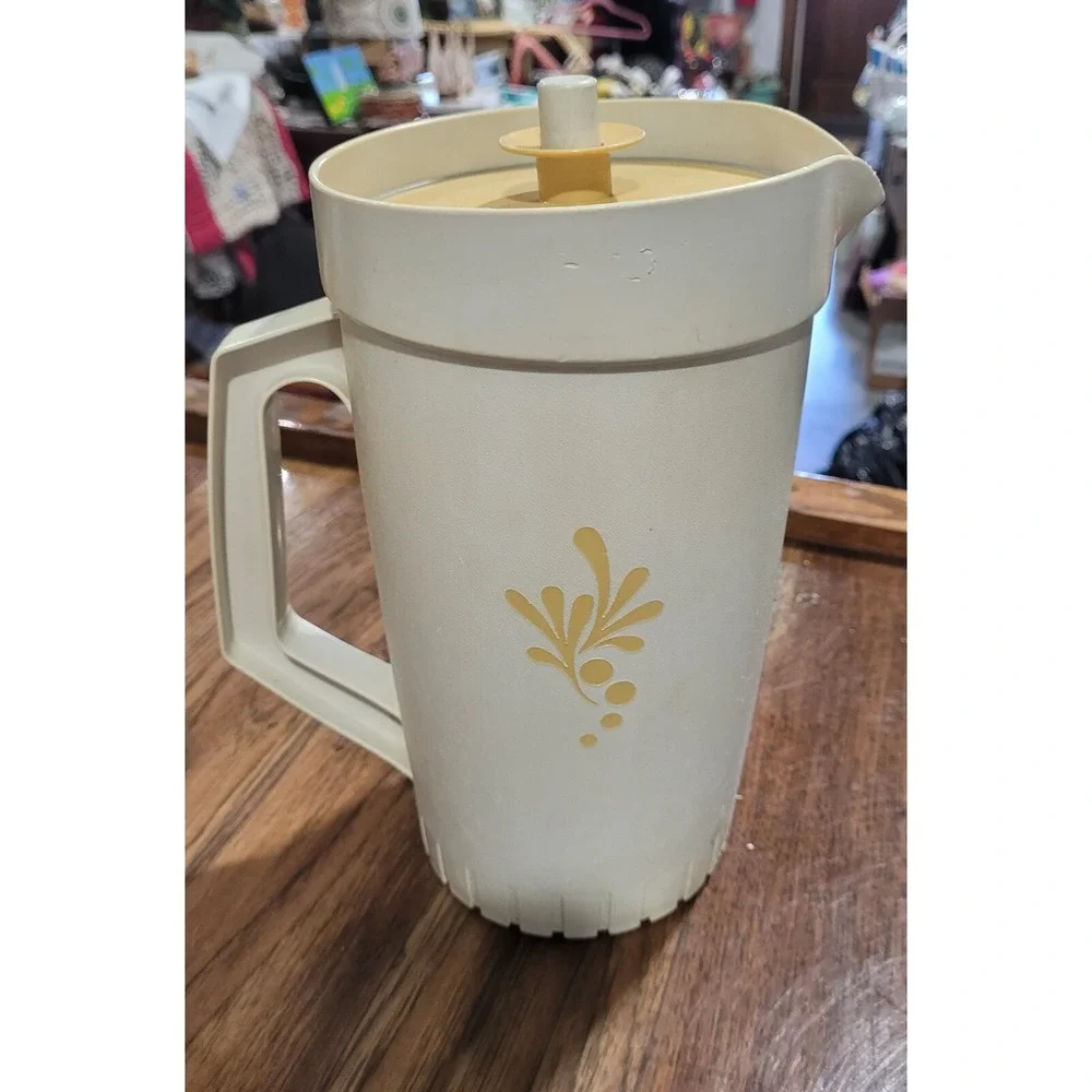 Gold Harvest Wheat Vintage Tupperware 2QT Pitcher 800-7 Push Button Lid 801-3